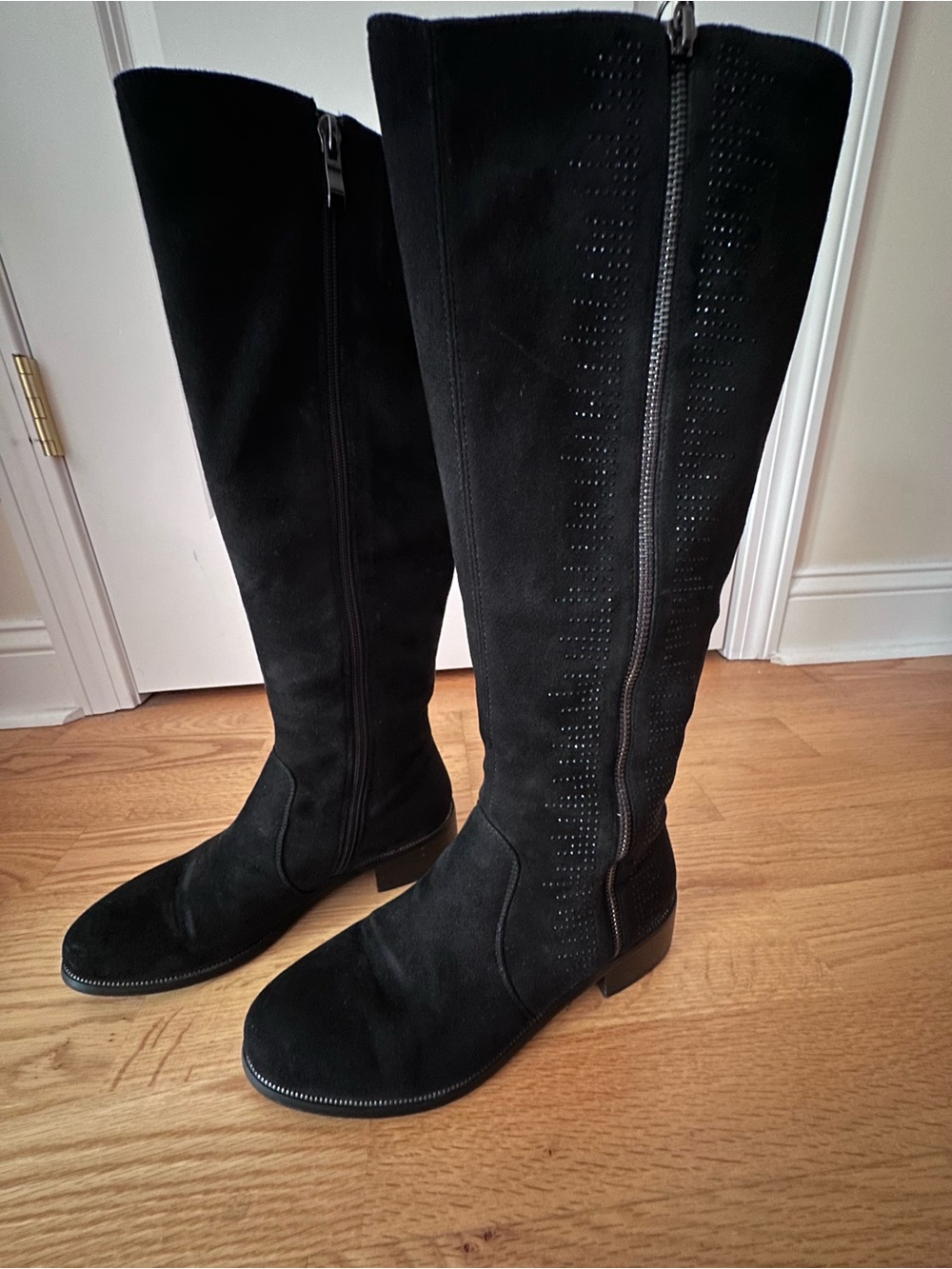 Black boots with sparkles